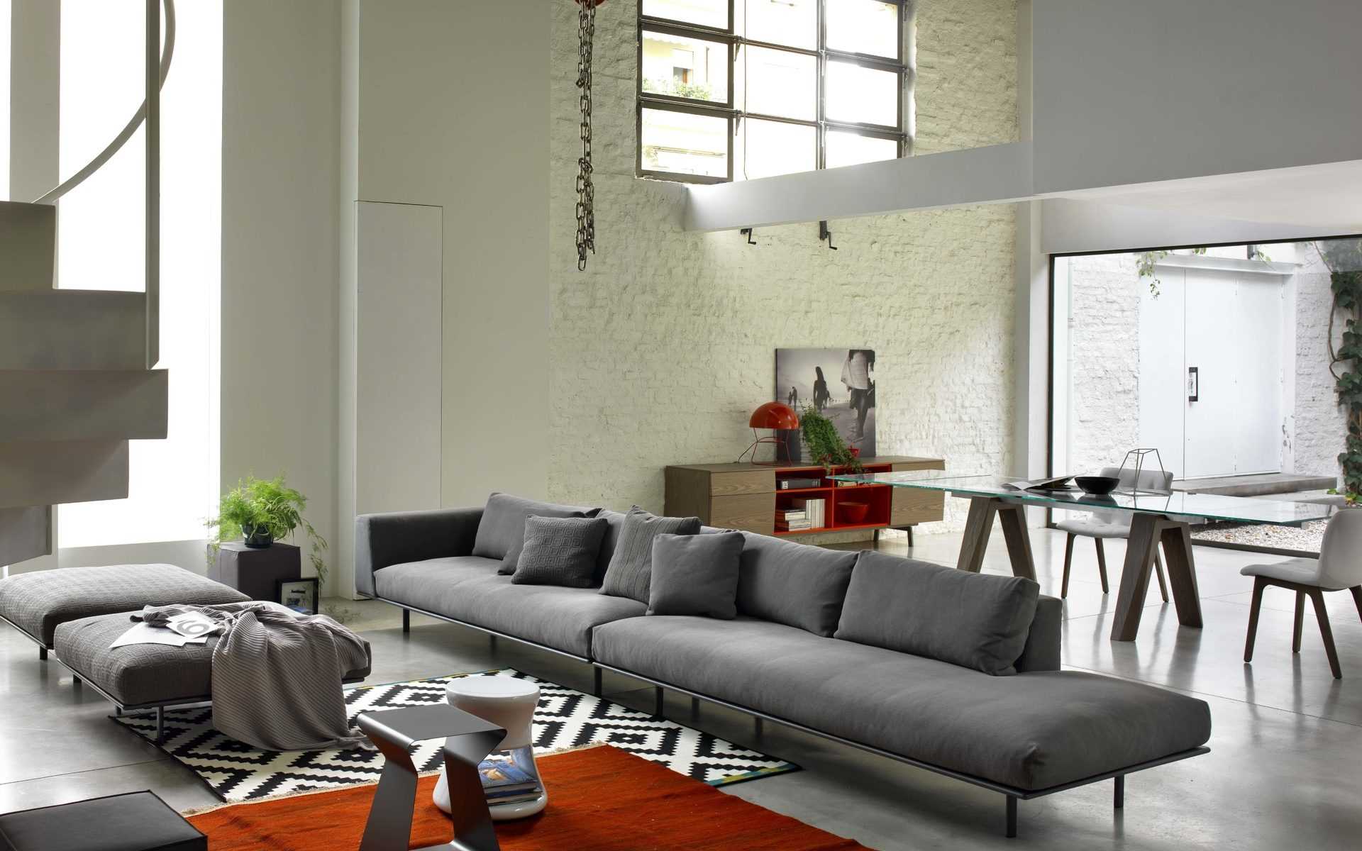 the idea of ​​an unusual design of an apartment with a sofa