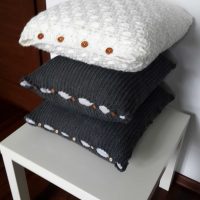 the idea of ​​unusual decorative pillows in the bedroom interior picture