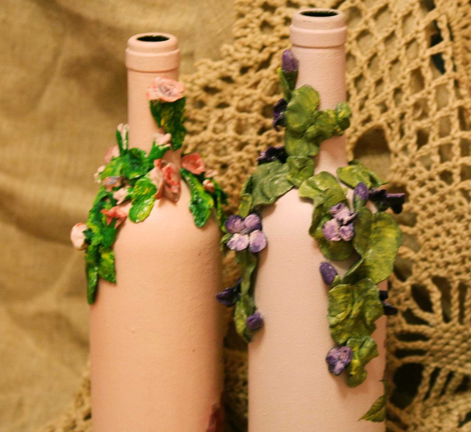 the idea of ​​unusual decoration of glass bottles with paints