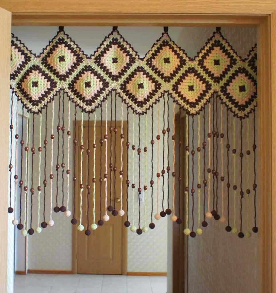 variant of unusual decorative curtains in the interior of the apartment