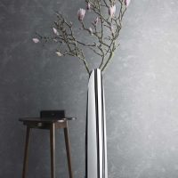 l'idée d'un décor lumineux d'un vase avec des branches décoratives photo