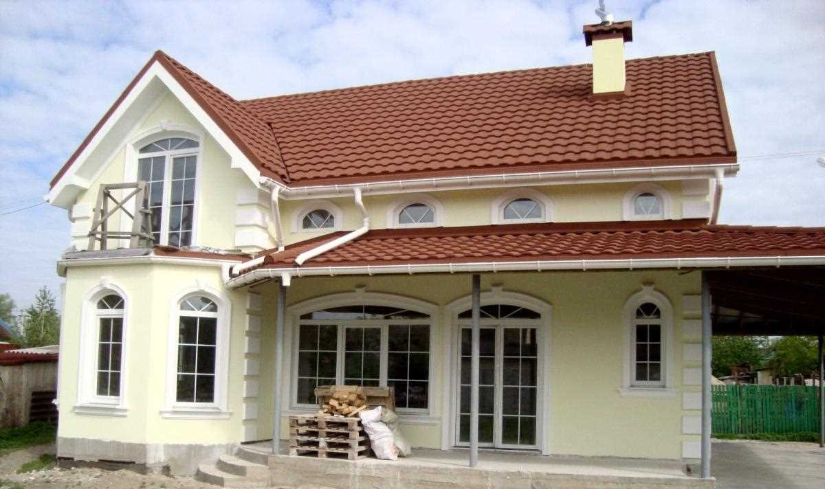 the idea of ​​a bright facade of the house