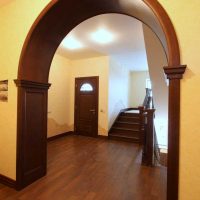 idea of ​​unusual decor of a bedroom with an arch picture