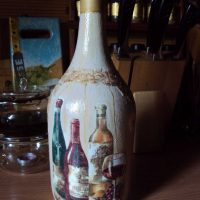 the idea of ​​beautifully decorating glass bottles with paints picture