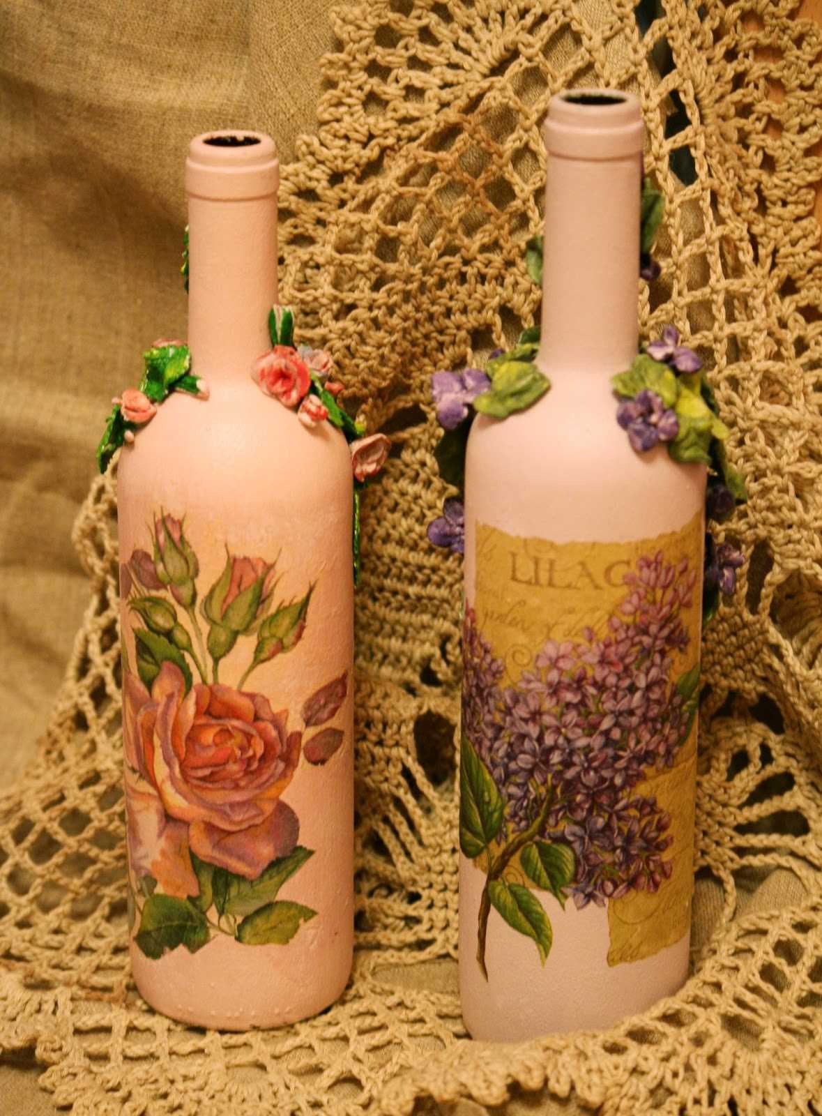 the idea of ​​unusual decoration of bottles with beads