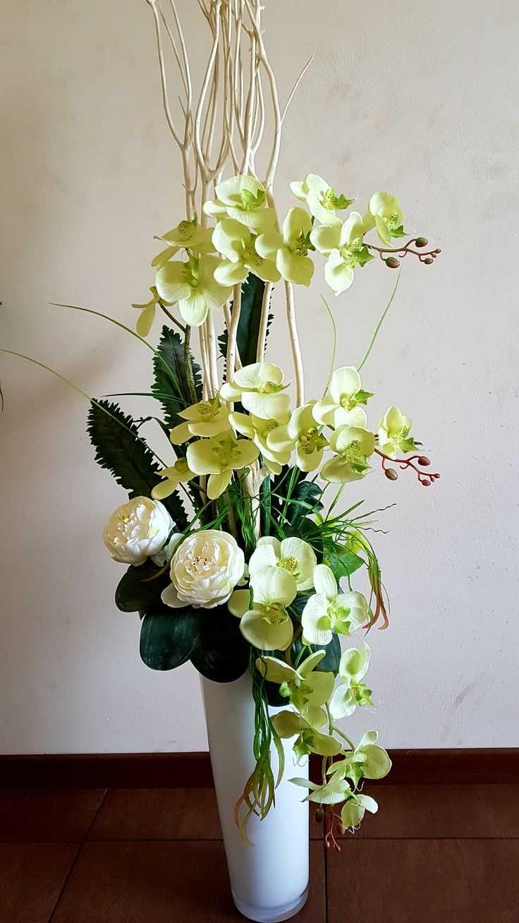 l'idée d'un décor lumineux d'un vase avec des fleurs décoratives