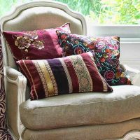 idea di moderni cuscini decorativi in ​​foto in stile camera da letto