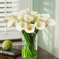 the idea of ​​a beautiful tabletop vase decoration picture