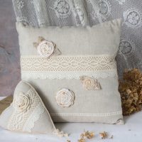 idea of ​​unusual decorative pillows in the style of a bedroom picture