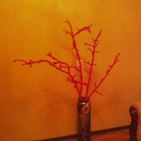 idée de design original d'un vase de sol avec photo de branches décoratives