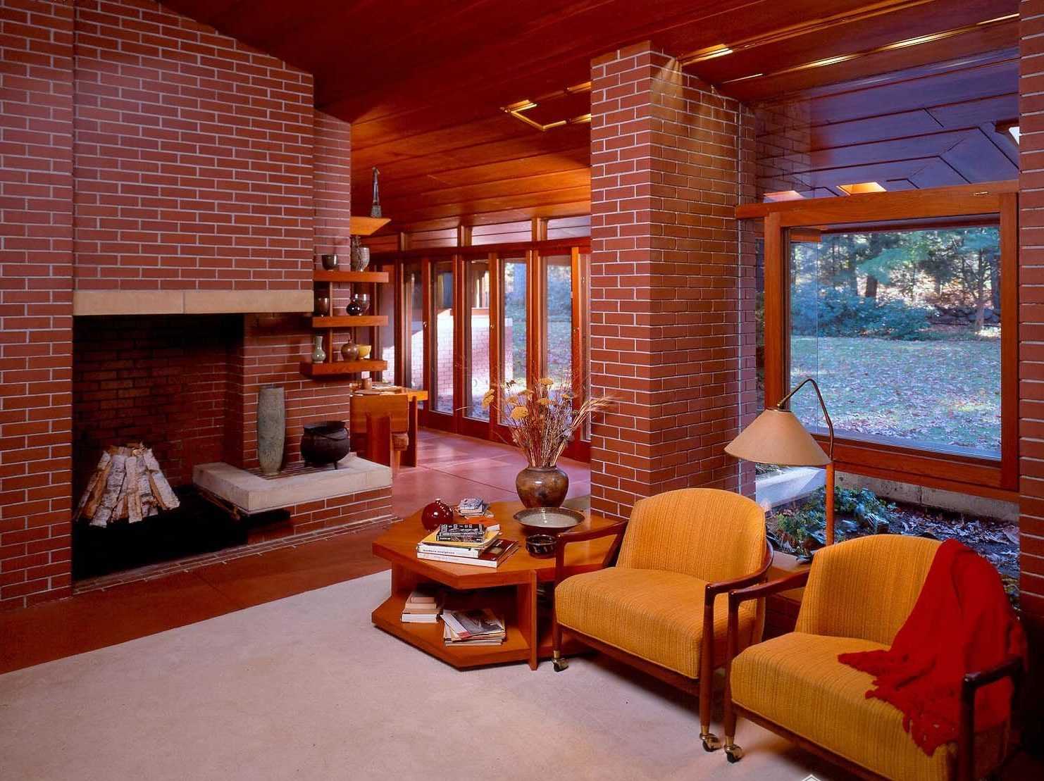 the idea of ​​using a beautiful decorative brick in the design of the living room
