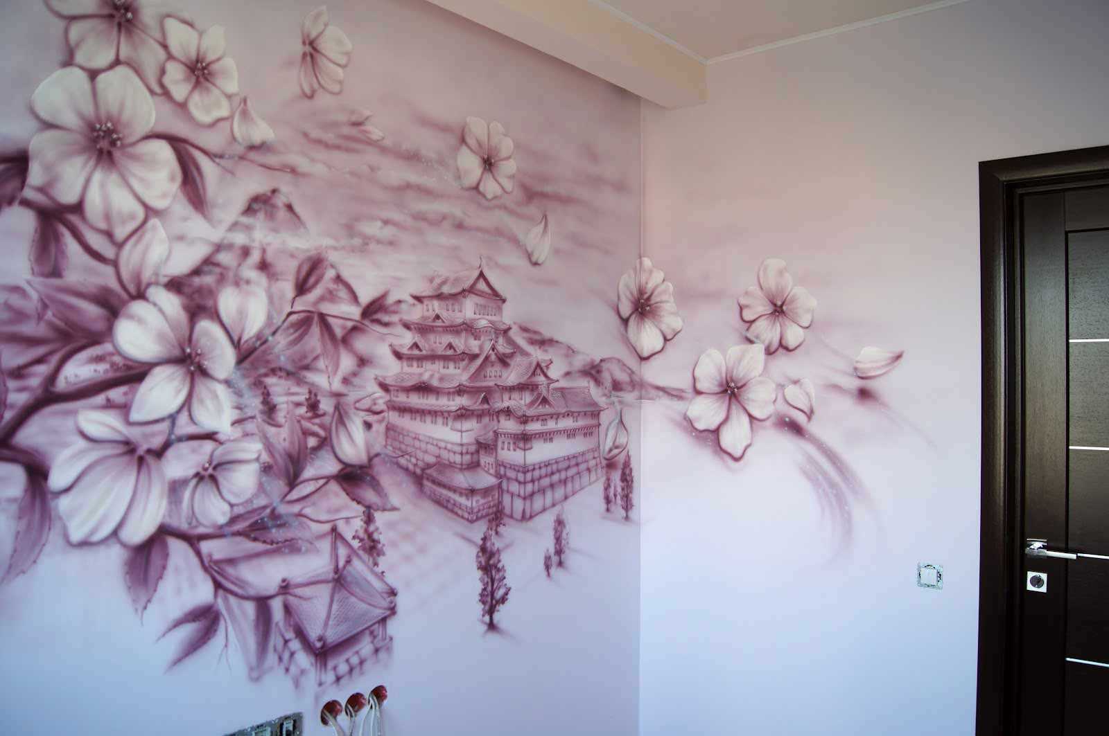 ideja par skaistu interjera istabu ar dekoratīvu rakstu uz sienas