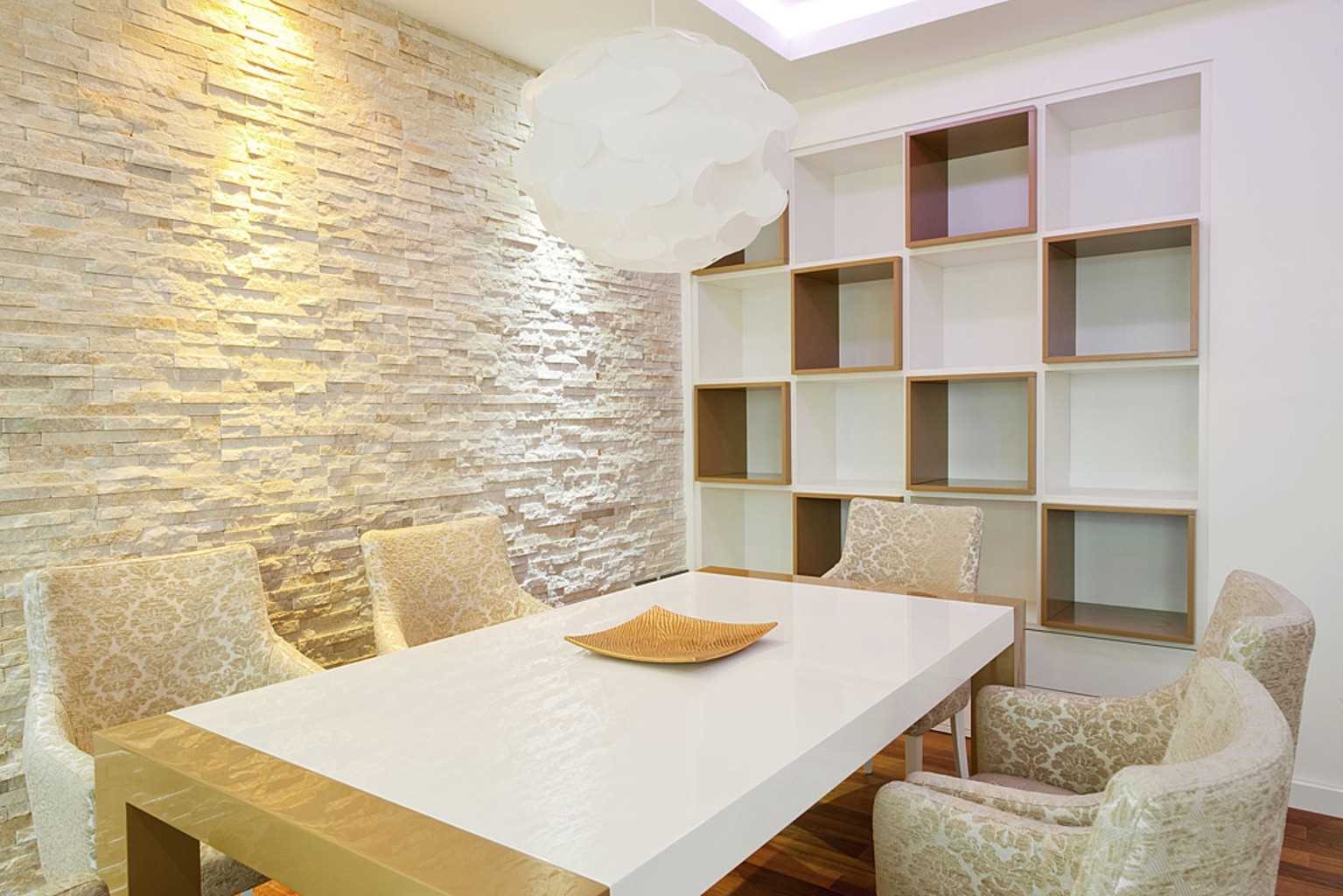 the idea of ​​an original decorative stone in the style of an apartment