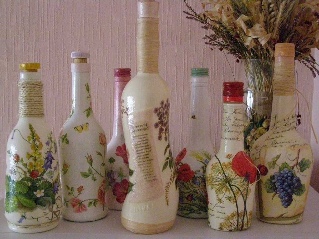 idea of ​​original decoration of bottles with paints