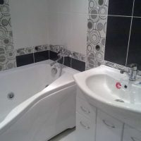 l'idée d'un style lumineux de la salle de bain en photo noir et blanc