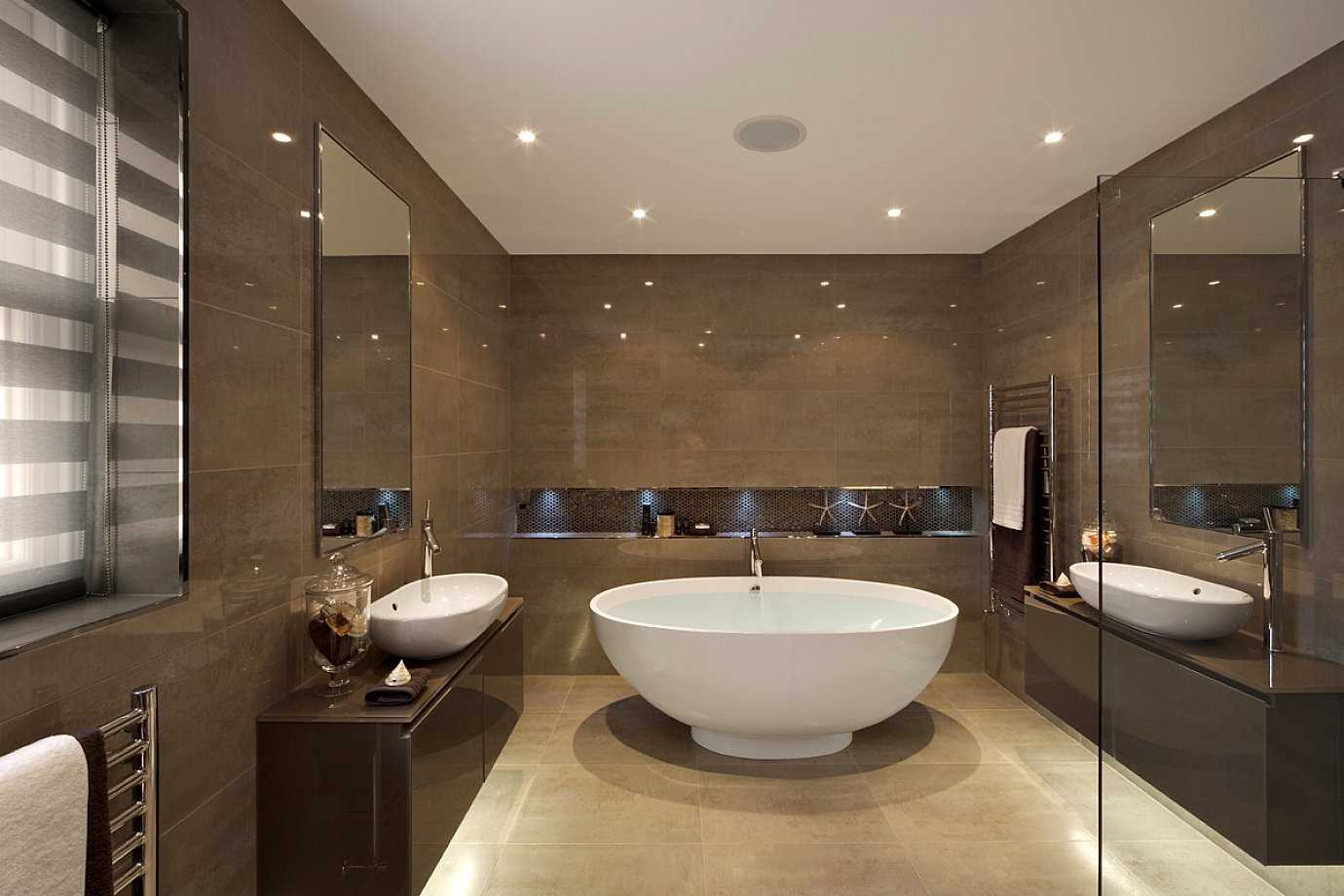 idée de design inhabituel d'une grande salle de bain