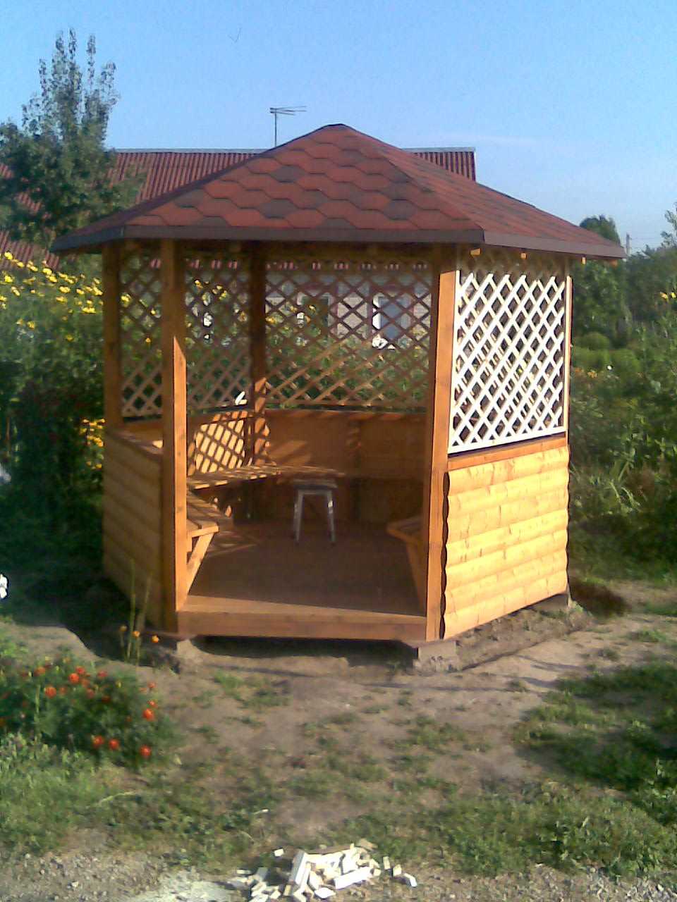 the idea of ​​a bright style gazebo in the yard