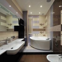 version du bel intérieur de la salle de bain avec une photo de la baignoire d'angle