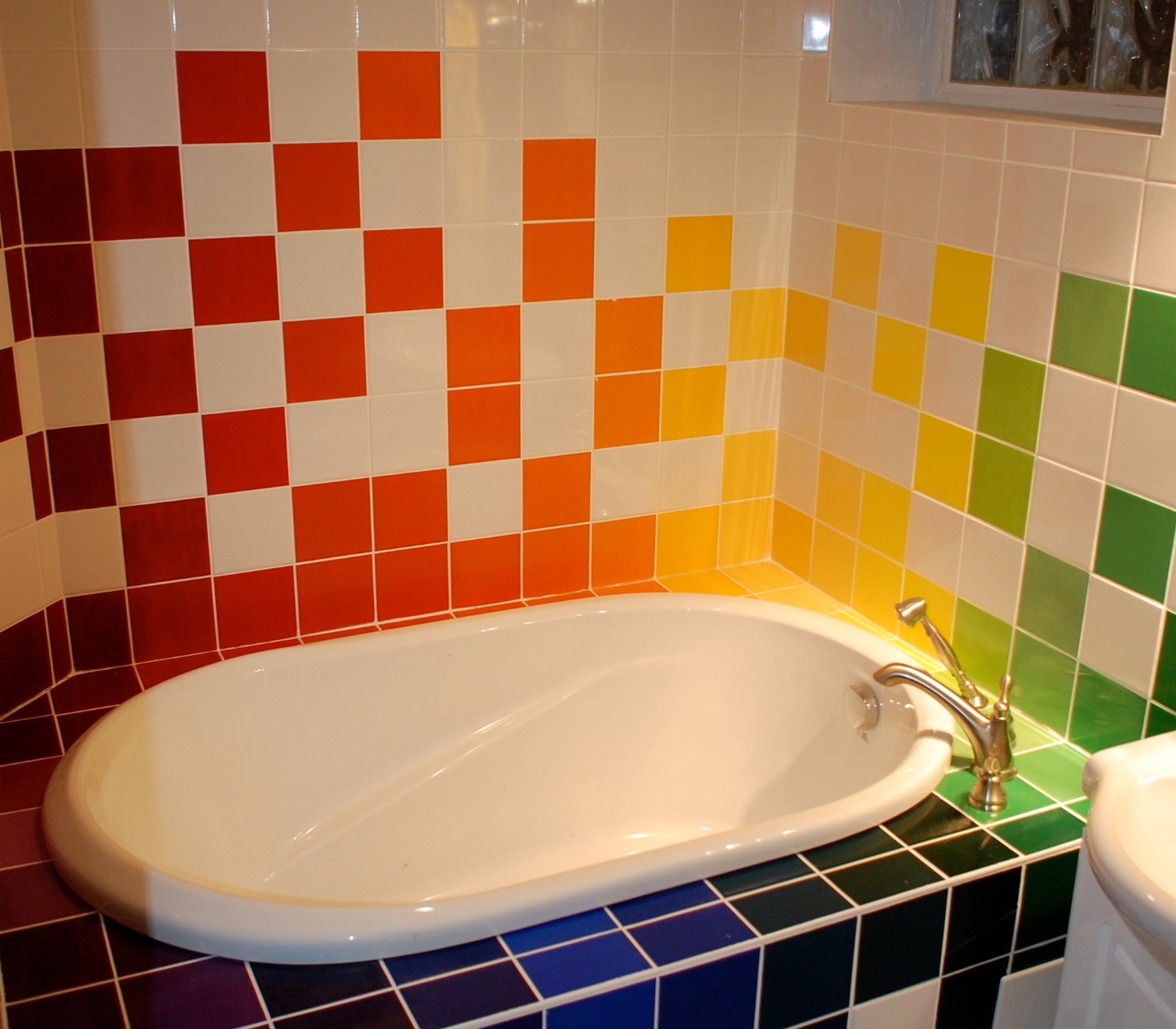 An example of a bright bathroom interior in Khrushchev