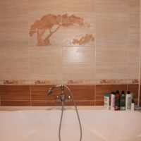 Un esempio di un bellissimo design del bagno in un'immagine a colori beige