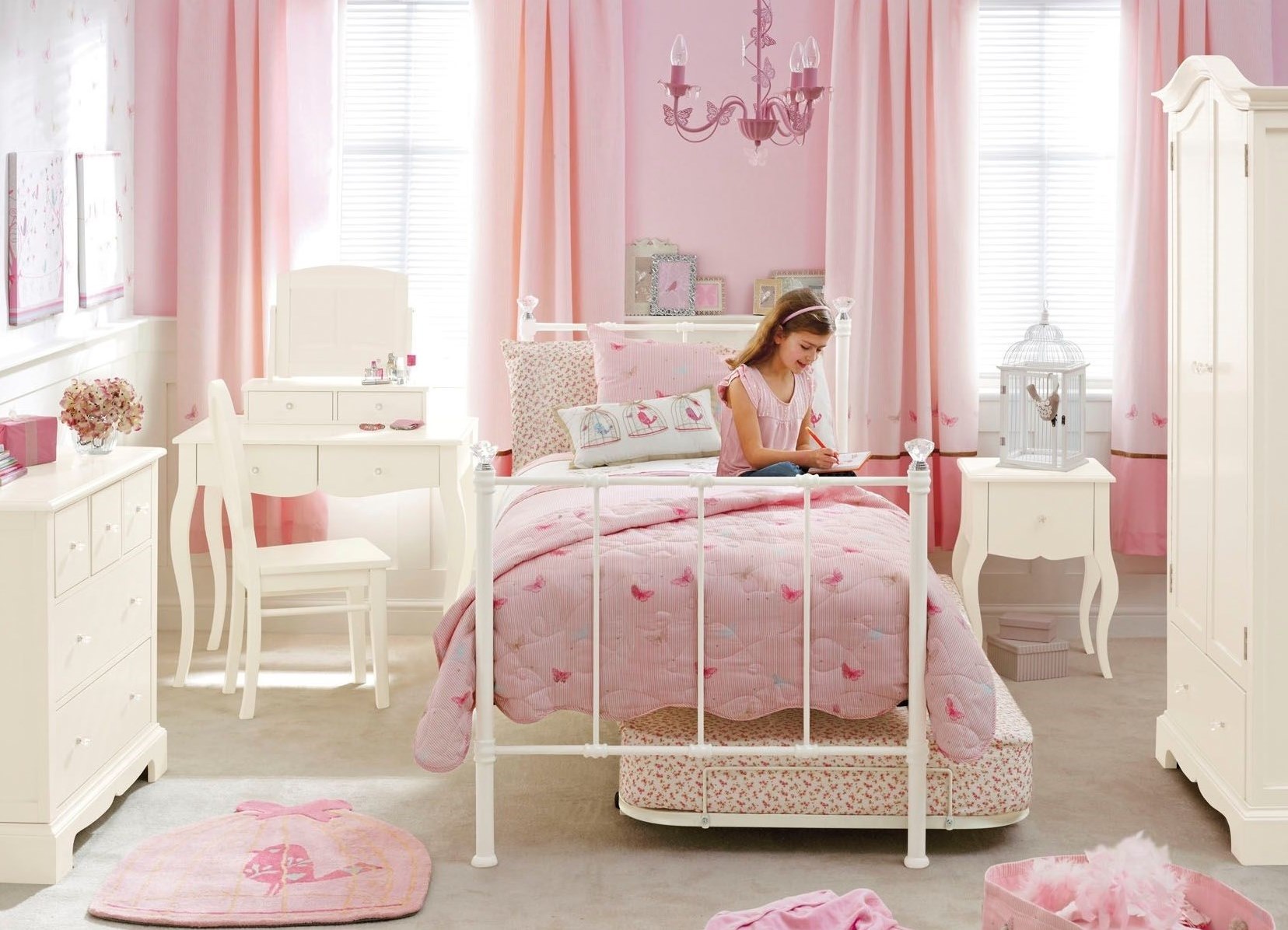 version of a beautiful decor for a girl’s nursery