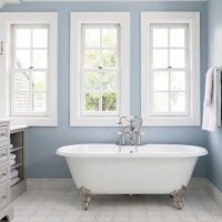 version du bel intérieur de la salle de bain dans une image de style classique