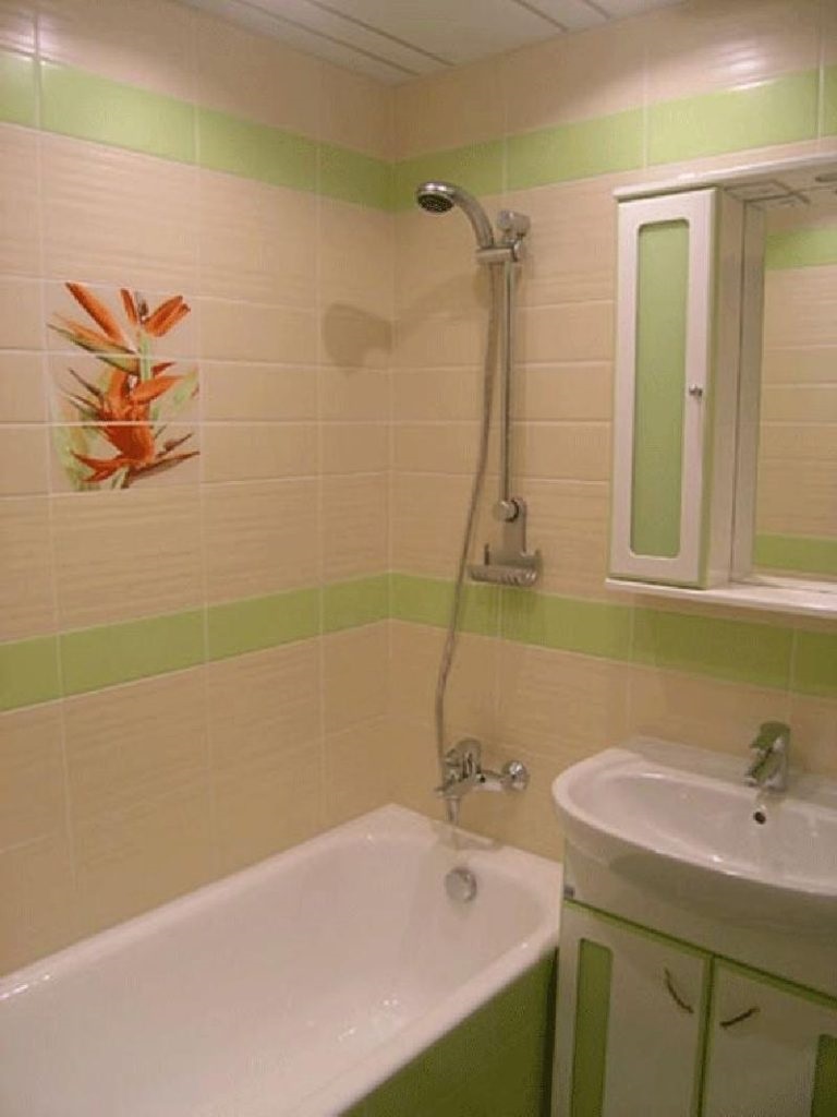 Un esempio di un design insolito di un bagno a Krusciov