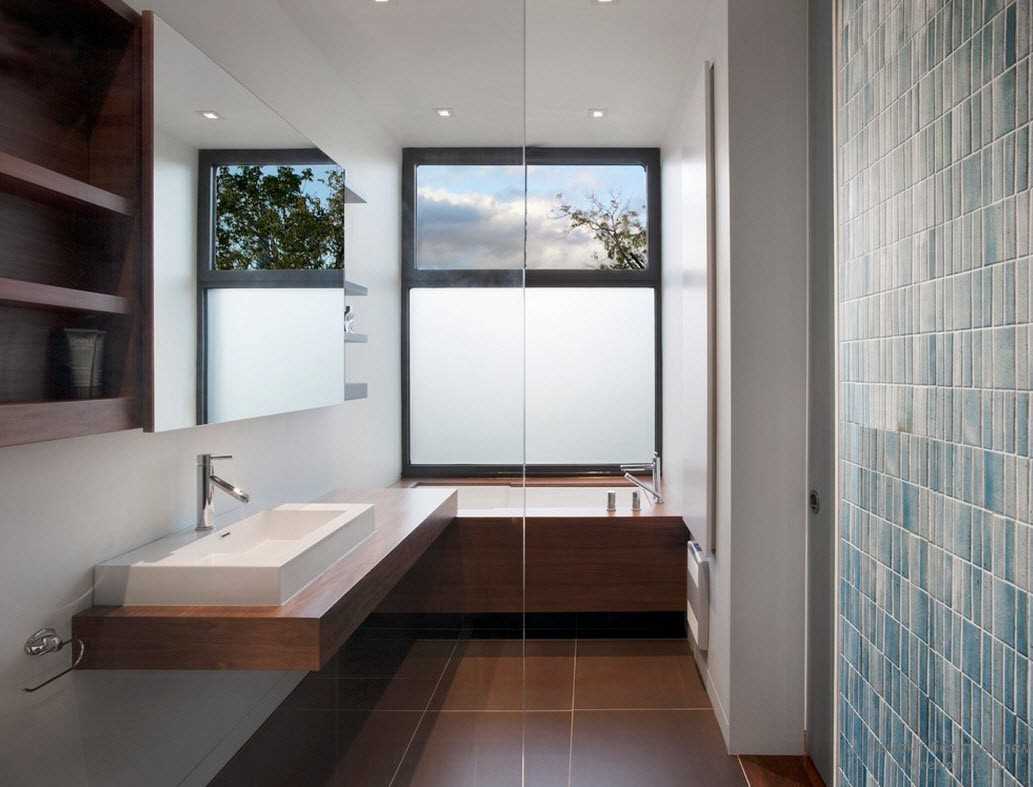 option d'un beau style d'une salle de bain avec une fenêtre