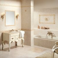 versione di un bellissimo design del bagno in foto a colori beige