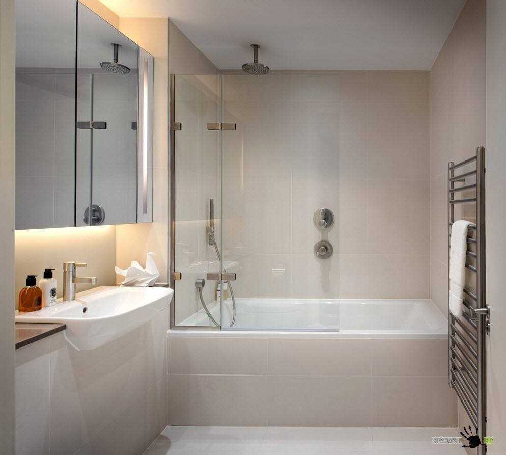 version of the bright style of the bathroom 2.5 sq.m