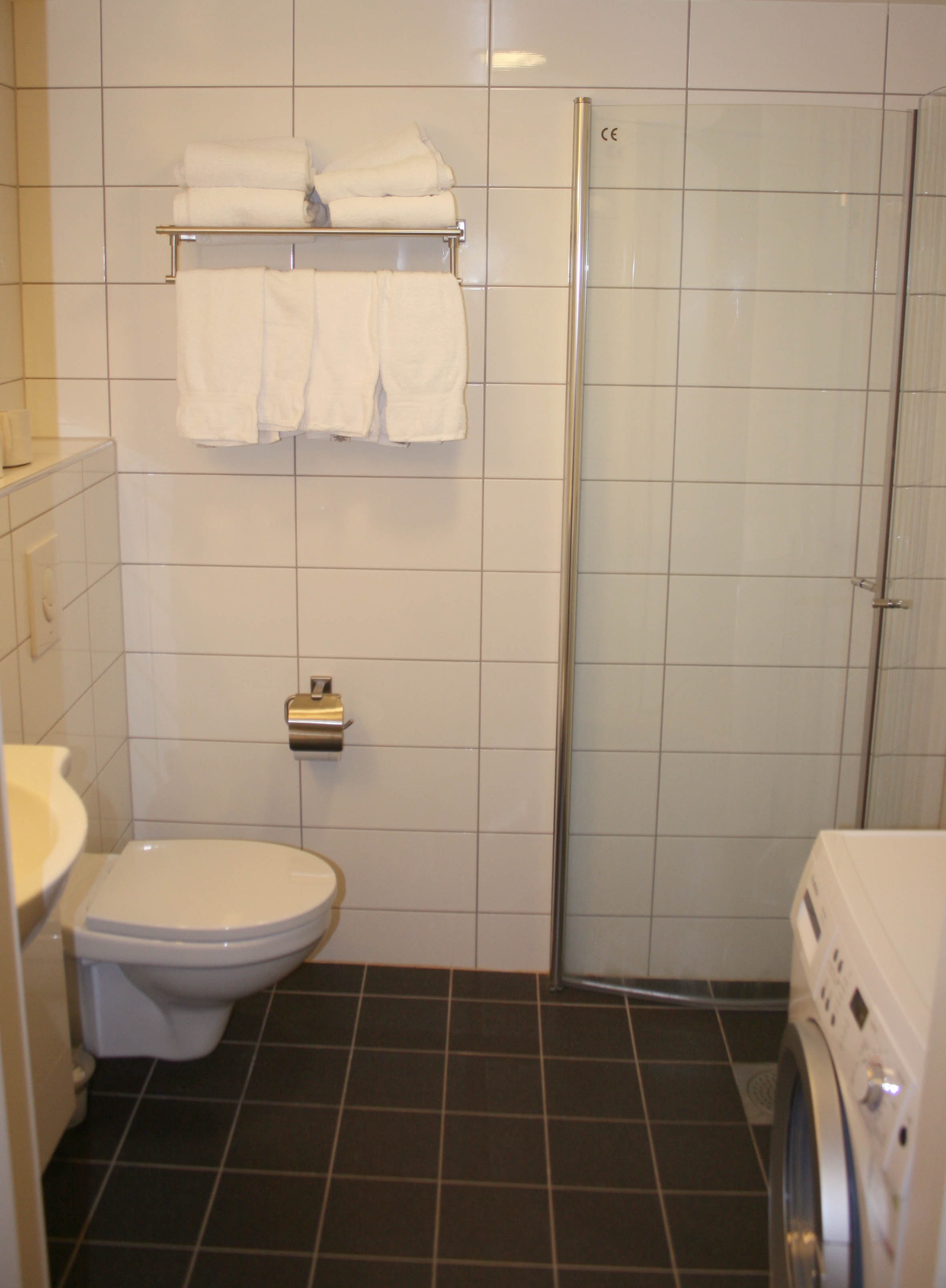 Un exemple de style lumineux d'une salle de bains à Khrouchtchev