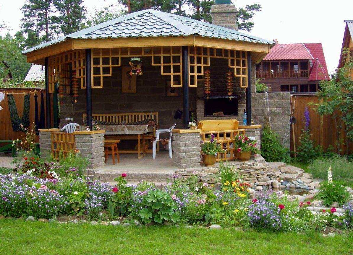 the idea of ​​a beautiful design of the gazebo in the yard