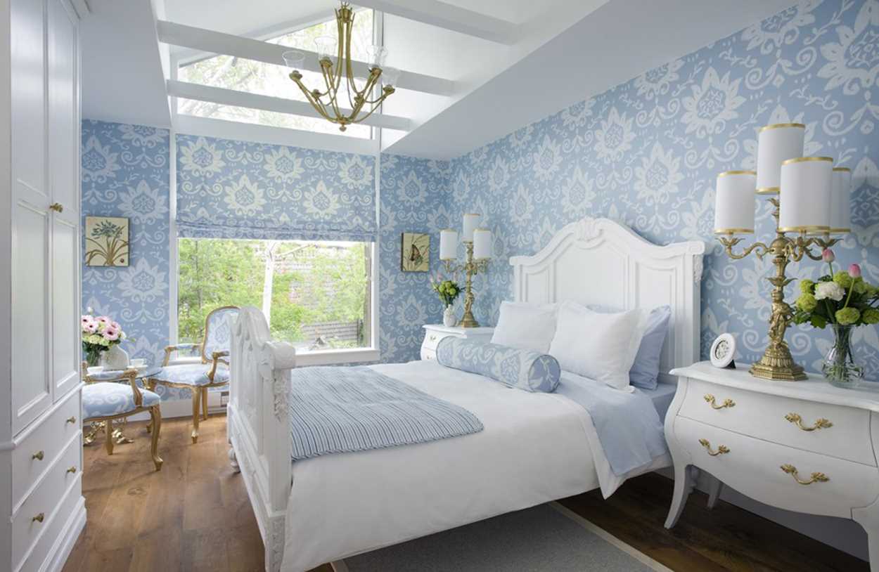the idea of ​​a bright bedroom design in white