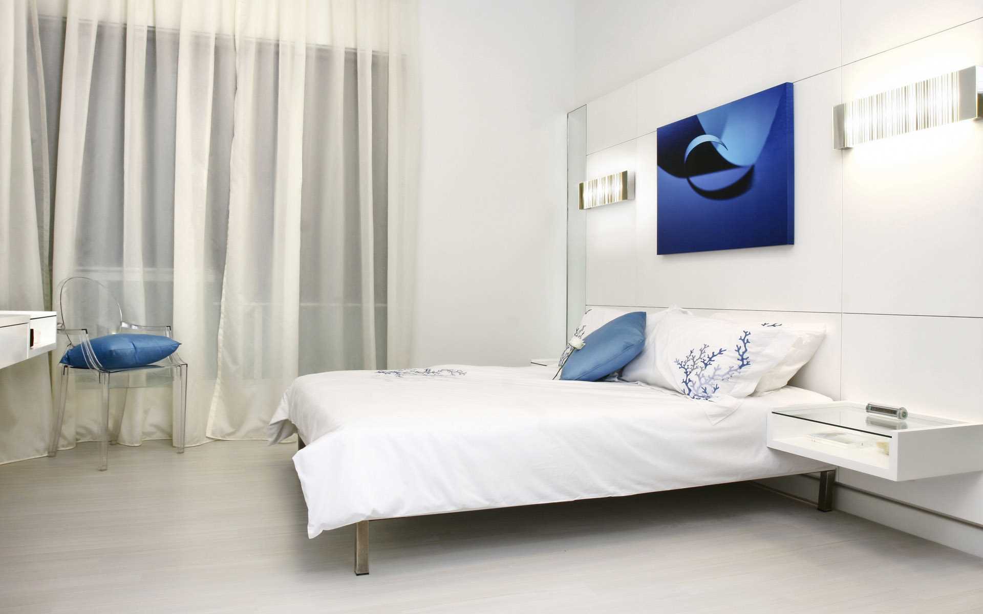 the idea of ​​a bright bedroom interior in white