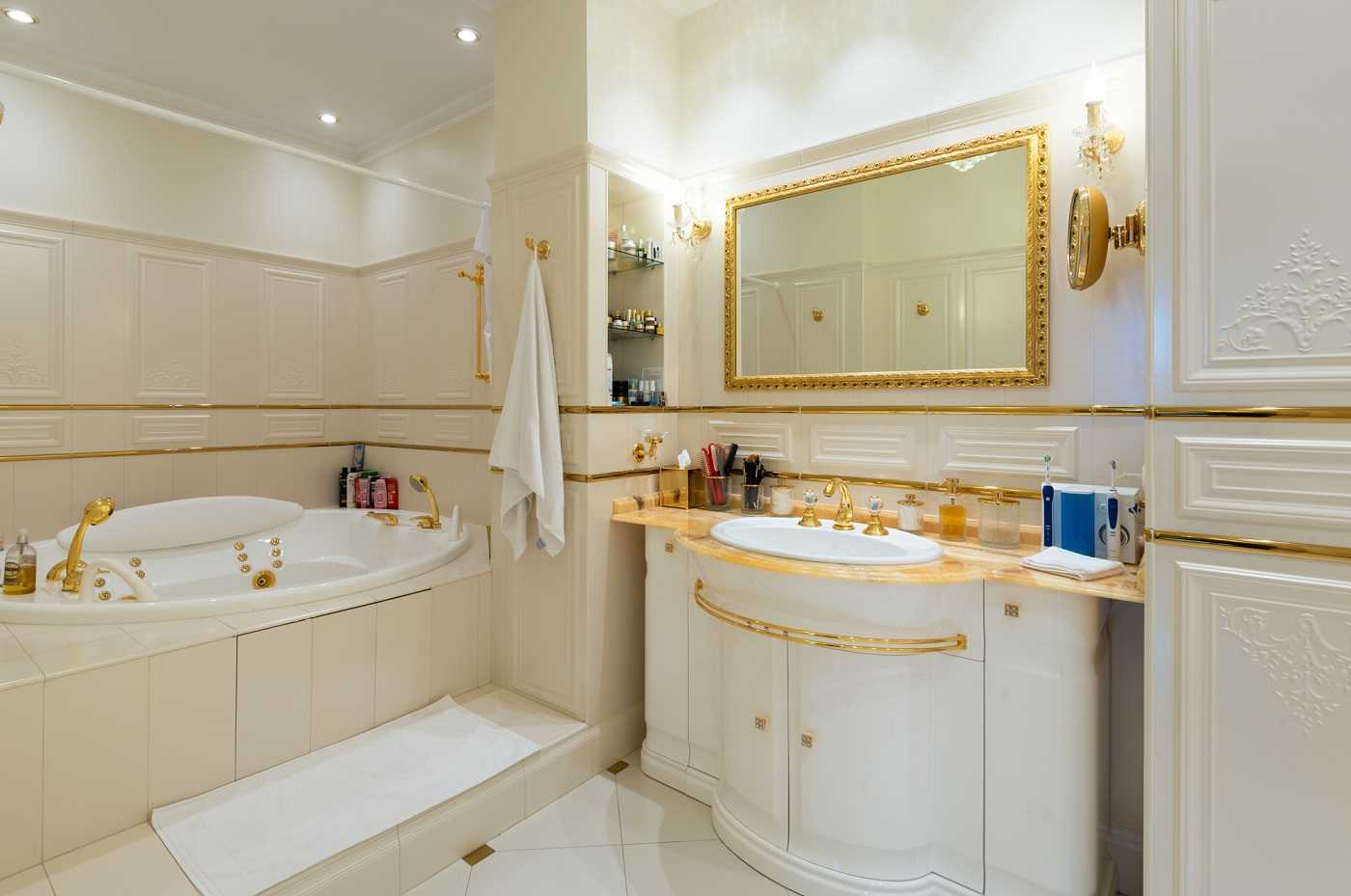 version of the unusual design of the bathroom in a classic style