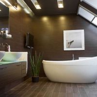 version du beau style de la salle de bain avec une fenêtre photo