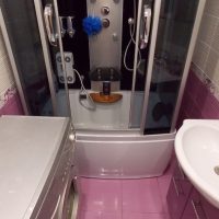 opzione di design luminoso di un bagno di 5 mq