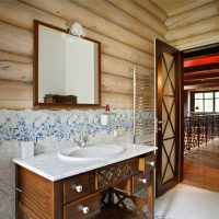 version du style lumineux de la salle de bain dans une photo de maison en bois