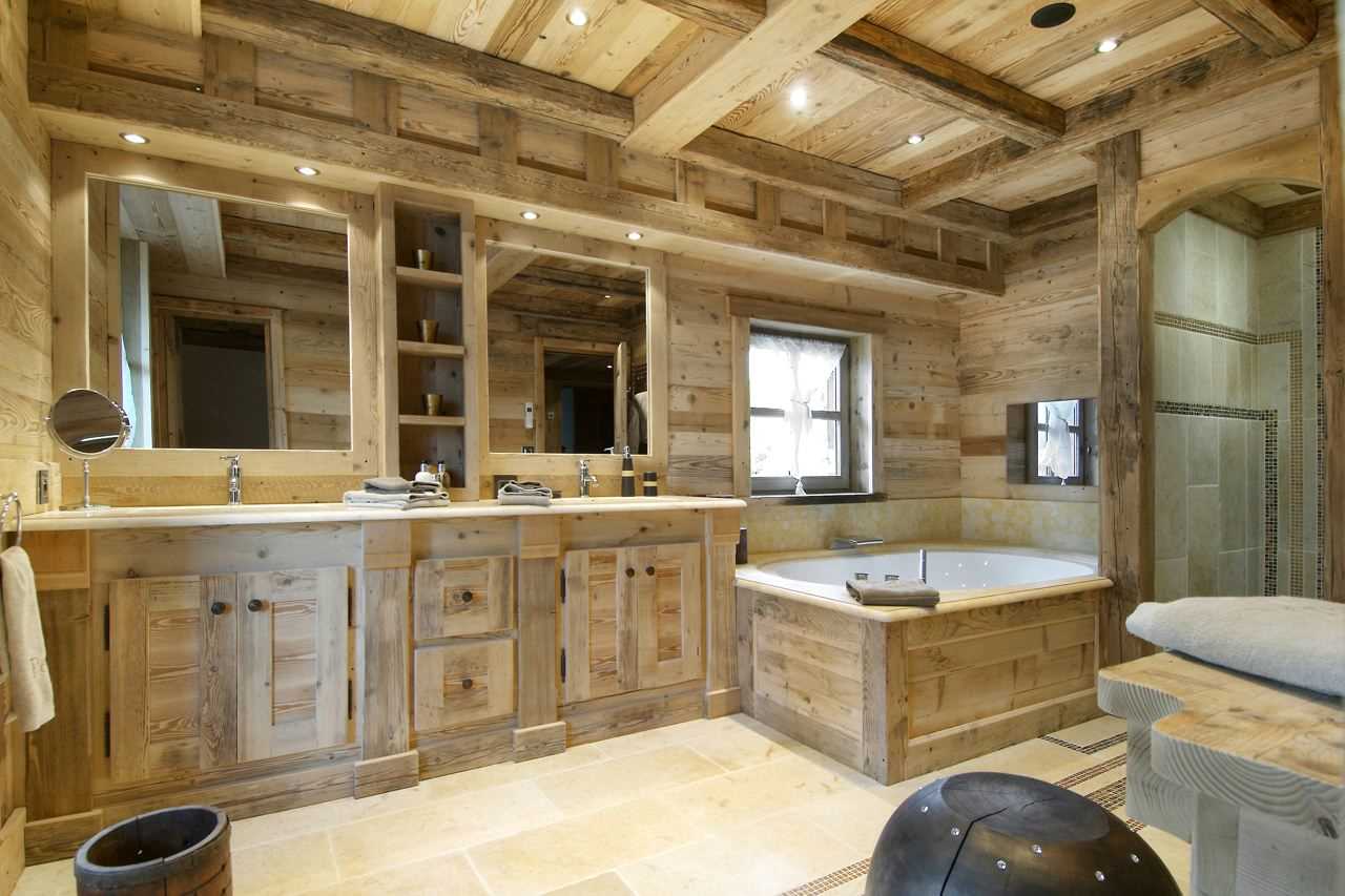 idea of ​​bright design of a bathroom in a wooden house