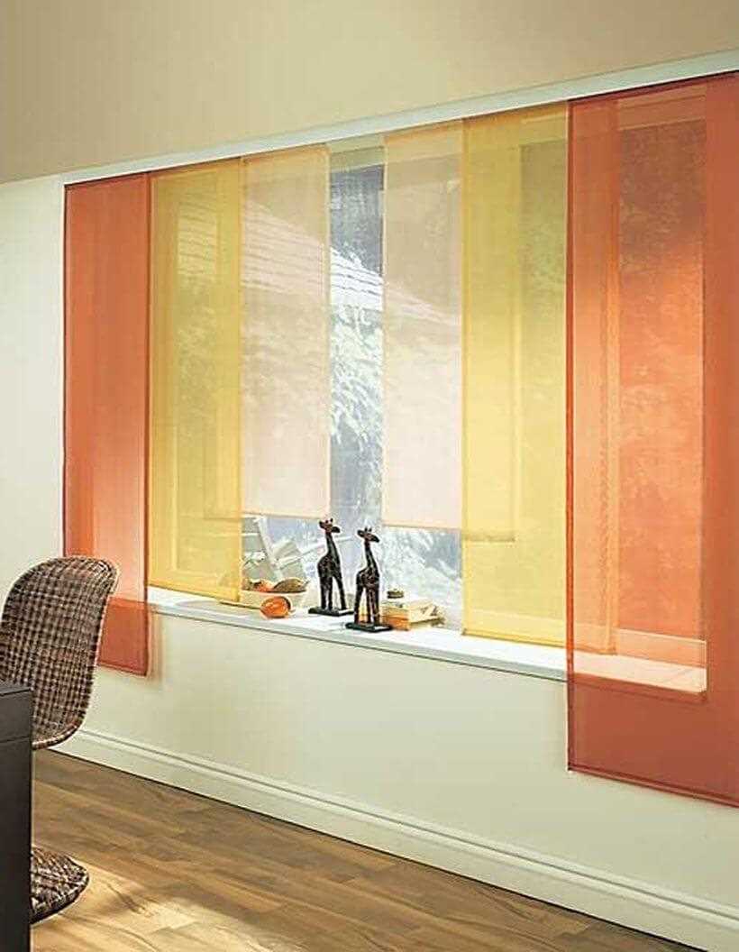 An example of the use of modern curtains in a bright apartment design