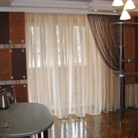 An example of using modern curtains in a light room decor photo
