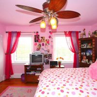 opzione di colore rosa in una bella foto di arredamento appartamento