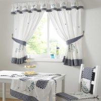 the idea of ​​using modern curtains in a bright room design picture