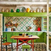 idea of ​​using green color in an unusual design of a photo room