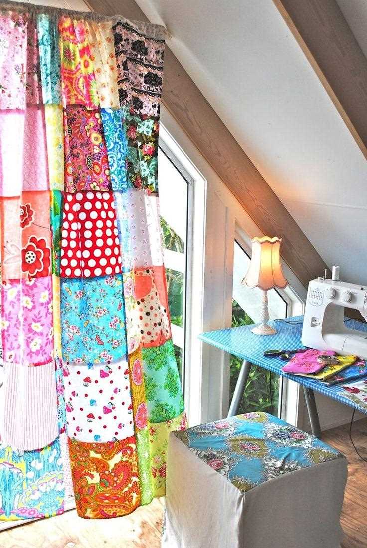 the idea of ​​a bright design in the patchwork style hallway