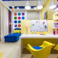 esempio di un bellissimo design di una camera per bambini per due bambini