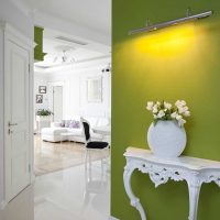 example of the use of green in a light apartment design photo