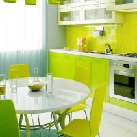 the idea of ​​applying green in a bright room decor picture