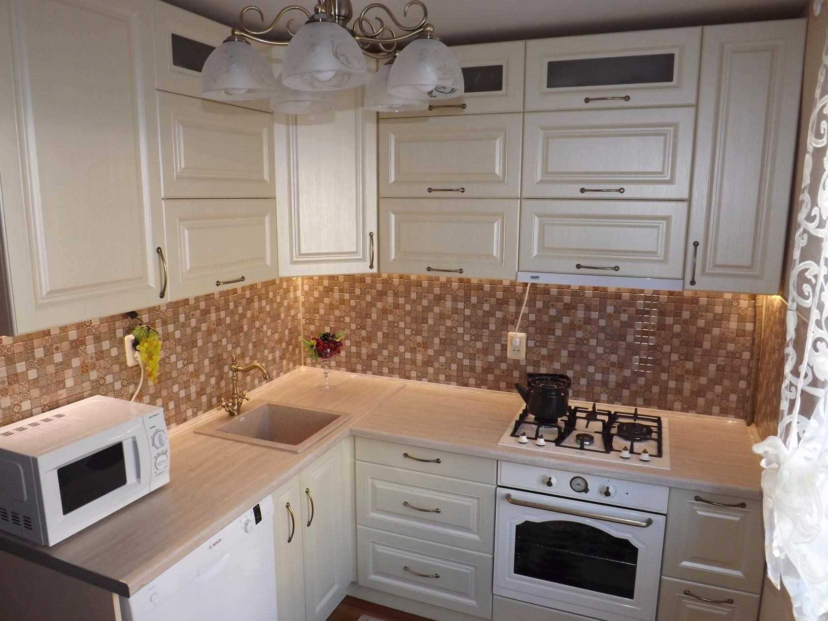 an example of a bright kitchen interior of 14 sq.m