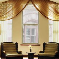 possibilité d'utiliser des rideaux modernes dans une photo d'appartement au design lumineux